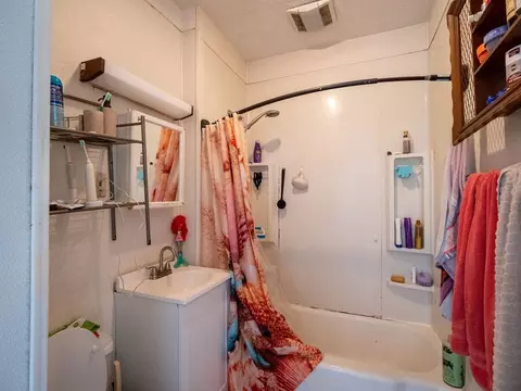 Bath - 12 Ives St, Worcester, MA 01603 photo 4 of 4