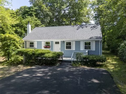 46 Lake Shore Dr, Falmouth, MA 02536