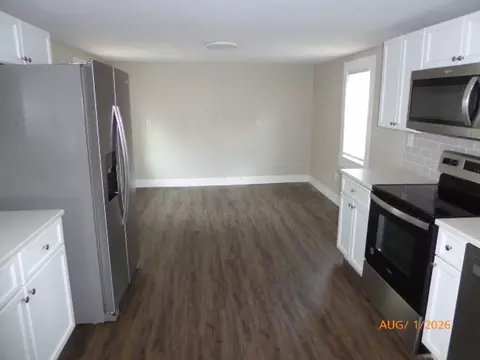 24 Pendleton Ave, Chicopee, MA 01020 photo 2