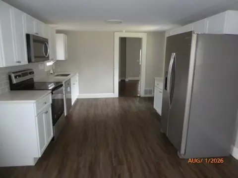 24 Pendleton Ave, Chicopee, MA 01020 photo 3
