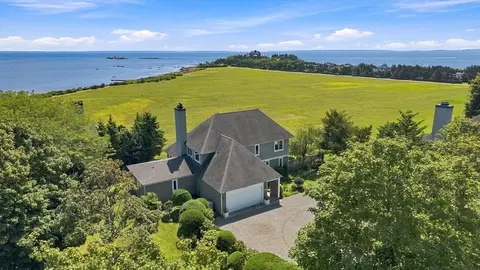 42 N Shore Dr #1, Dartmouth, MA 02748