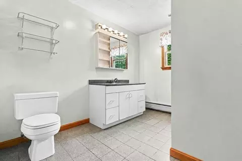 Bath - 36 Pine St, Berkley, MA 02779 photo 2 of 3