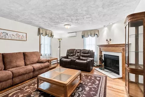 Living - 36 Pine St, Berkley, MA 02779 photo 2 of 3