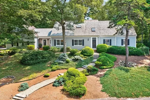 101 Spruce Run Dr, Brewster, MA 02631