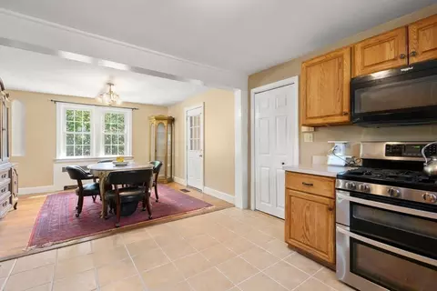 Dining - 8 Cardinal, Worcester, MA 01602 photo 5 of 6