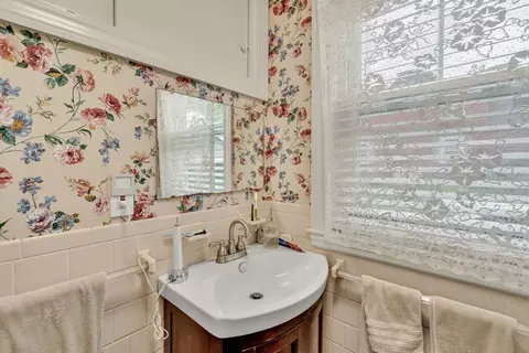 Bath - 10 Vernon St, Maynard, MA 01754 photo 1 of 2