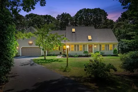 67 Valhalla Dr, Yarmouth, MA 02664