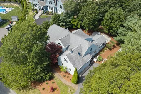 57 Mckenna Ridge Dr, Falmouth, MA 02536