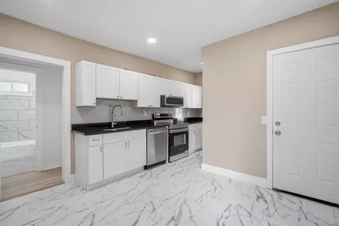 Entry Way - 35-37 Ozark St, Springfield, MA 01108 photo 1 of 7