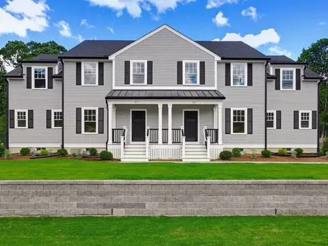 35 Poquanticut Ave #35, Easton, MA 02356