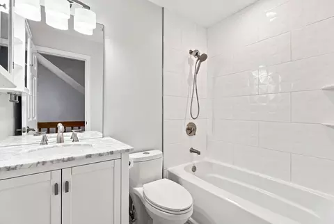 Bath - 78 Pointe Rok Dr #78, Worcester, MA 01604 photo 3 of 6
