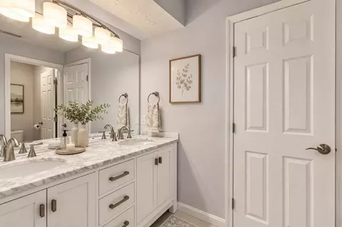 Bath - 78 Pointe Rok Dr #78, Worcester, MA 01604 photo 2 of 6