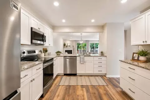 Kitchen - 78 Pointe Rok Dr #78, Worcester, MA 01604 photo 2 of 5