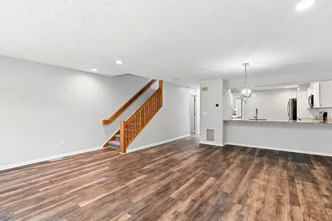 Living - 78 Pointe Rok Dr #78, Worcester, MA 01604 photo 3 of 5