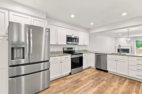 Kitchen - 78 Pointe Rok Dr #78, Worcester, MA 01604 photo 3 of 5