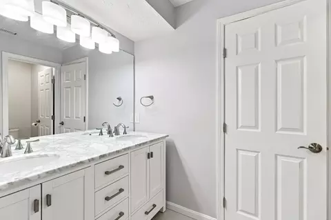 Bath - 78 Pointe Rok Dr #78, Worcester, MA 01604 photo 1 of 6