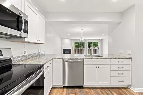 Kitchen - 78 Pointe Rok Dr #78, Worcester, MA 01604 photo 4 of 5