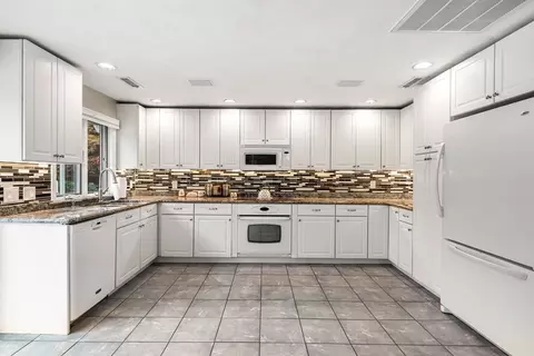 Kitchen - 9 Anna Dr, Danvers, MA 01923 photo 5 of 6