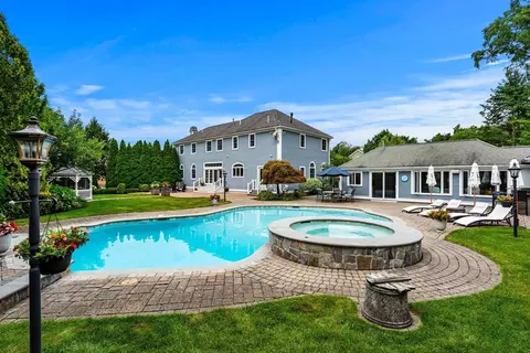 Exterior - 9 Anna Dr, Danvers, MA 01923 photo 4 of 8