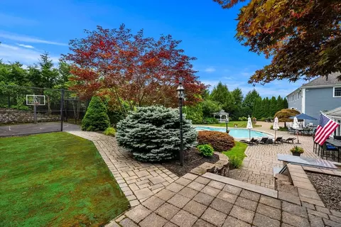Exterior - 9 Anna Dr, Danvers, MA 01923 photo 5 of 8