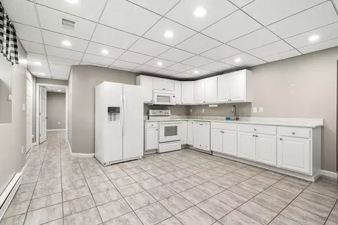 Kitchen - 9 Anna Dr, Danvers, MA 01923 photo 4 of 6