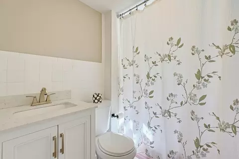 Bath - 20 Marble St, Gloucester, MA 01930 photo 1 of 2