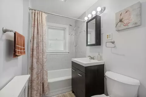 Bath - 4 Maxdale Rd, Worcester, MA 01602 photo 1 of 3