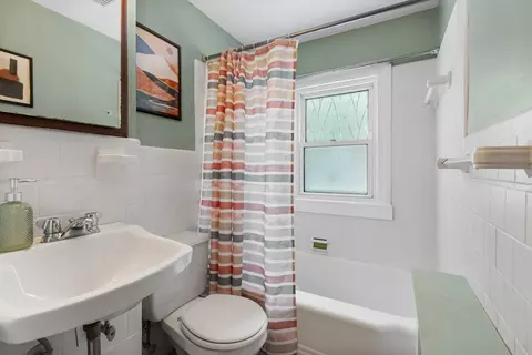 Bath - 4 Maxdale Rd, Worcester, MA 01602 photo 2 of 3
