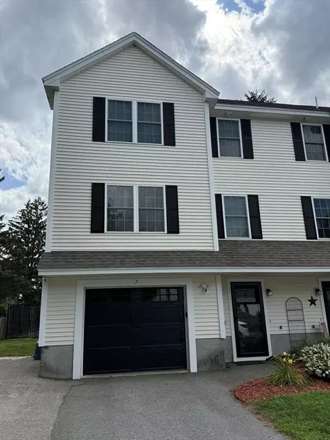 7 Willow St #7, Haverhill, MA 01832