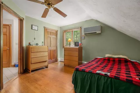 Bedroom - 73 Main St, Sutton, MA 01590 photo 3 of 3