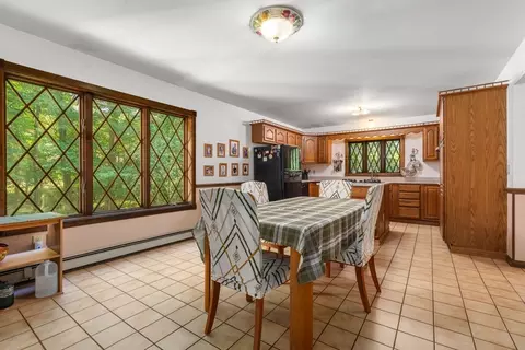 Dining - 73 Main St, Sutton, MA 01590 photo 1 of 2