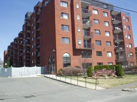 8 Ninth St #102, Medford, MA 02155
