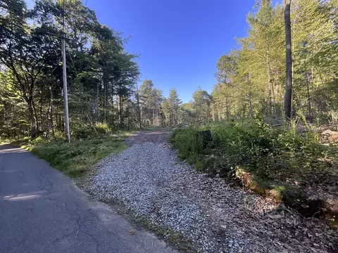 18 Country Ln, Palmer, MA 01069