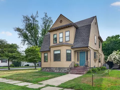 33 Lexington Ave, Haverhill, MA 01835
