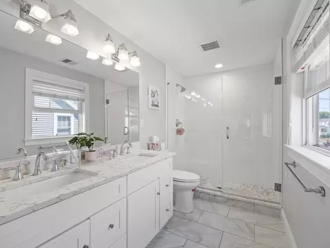 Bath - 174 Pine St #301, Danvers, MA 01923 photo 3 of 3
