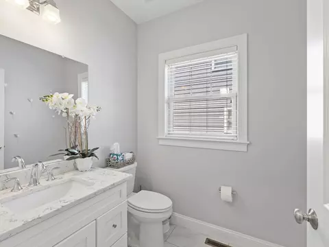 Bath - 174 Pine St #301, Danvers, MA 01923 photo 1 of 3