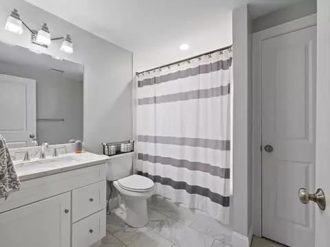 Bath - 174 Pine St #301, Danvers, MA 01923 photo 2 of 3