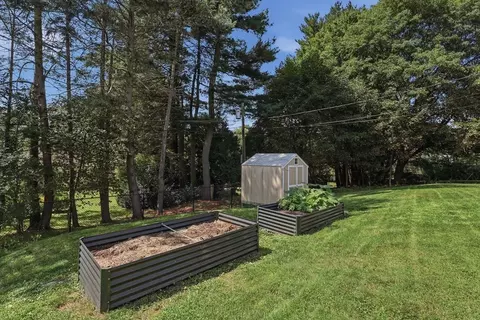 Exterior - 181 Flagg St, Worcester, MA 01609 photo 4 of 8