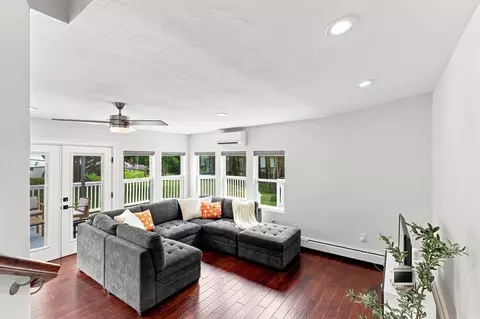 Living - 181 Flagg St, Worcester, MA 01609 photo 3 of 6