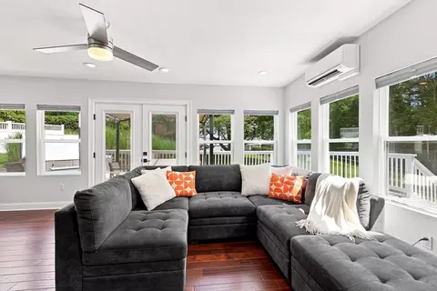 Living - 181 Flagg St, Worcester, MA 01609 photo 5 of 6
