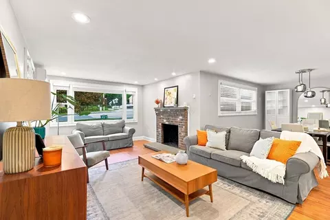 Living - 181 Flagg St, Worcester, MA 01609 photo 2 of 6