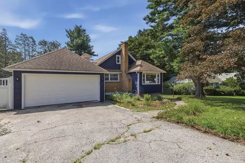 Exterior - 181 Flagg St, Worcester, MA 01609 photo 6 of 8