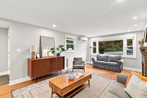 Living - 181 Flagg St, Worcester, MA 01609 photo 1 of 6
