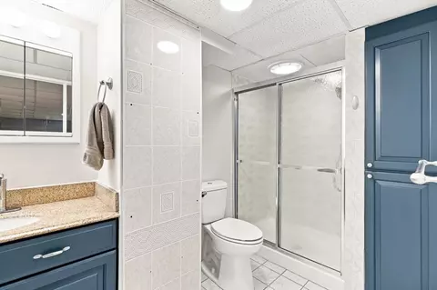 Bath - 181 Flagg St, Worcester, MA 01609 photo 3 of 4