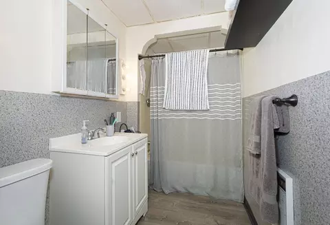 Bath - 14 Ericsson St, Worcester, MA 01606 photo 2 of 3