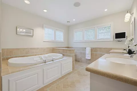 Bath - 178180 West St, Needham, MA 02494 photo 2 of 6