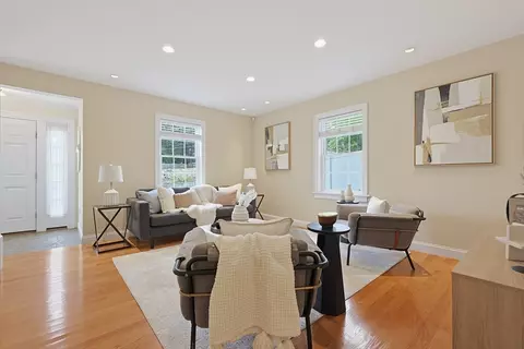 Living - 178180 West St, Needham, MA 02494 photo 4 of 5