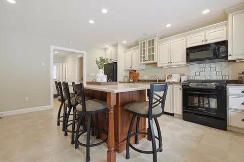 Kitchen - 178180 West St, Needham, MA 02494 photo 4 of 5