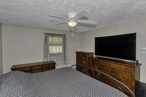 Bedroom - 23 Beyer Dr, Easthampton, MA 01027 photo 2 of 4