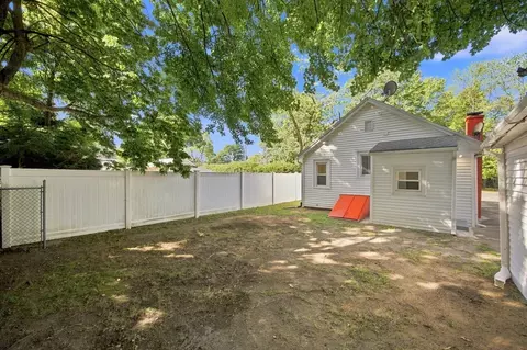 Exterior - 15 Alice St, Springfield, MA 01109 photo 5 of 8